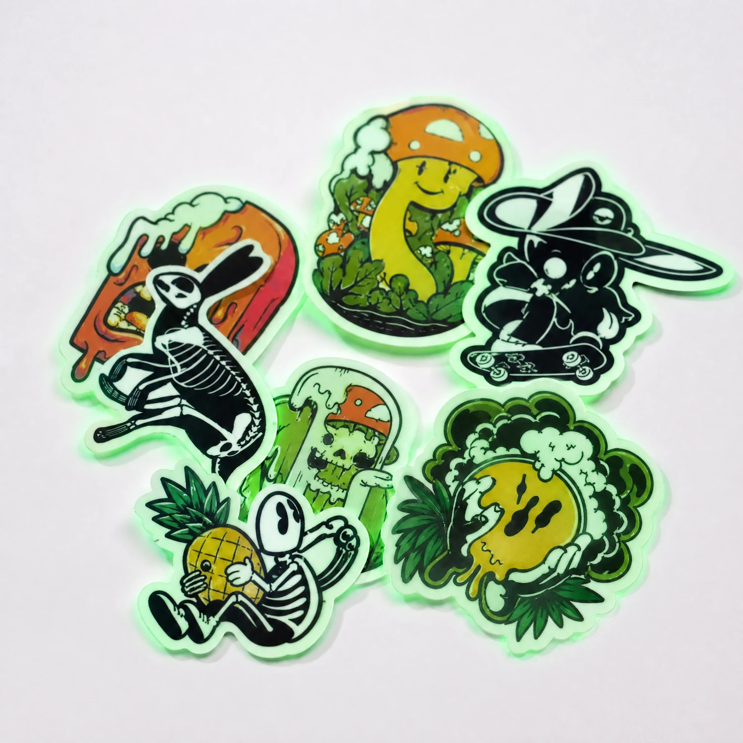 Immagine campione di adesivi personalizzati glow in the dark