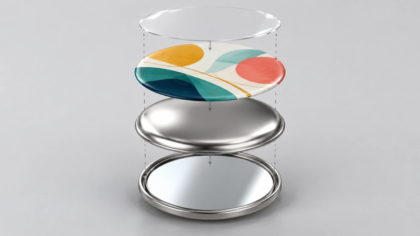 Vista esplosa di uno specchietto a bottone personalizzato che mostra il guscio metallico, il disco con la grafica stampata, la pellicola protettiva trasparente e la piastra posteriore a specchio separati lungo un asse verticale