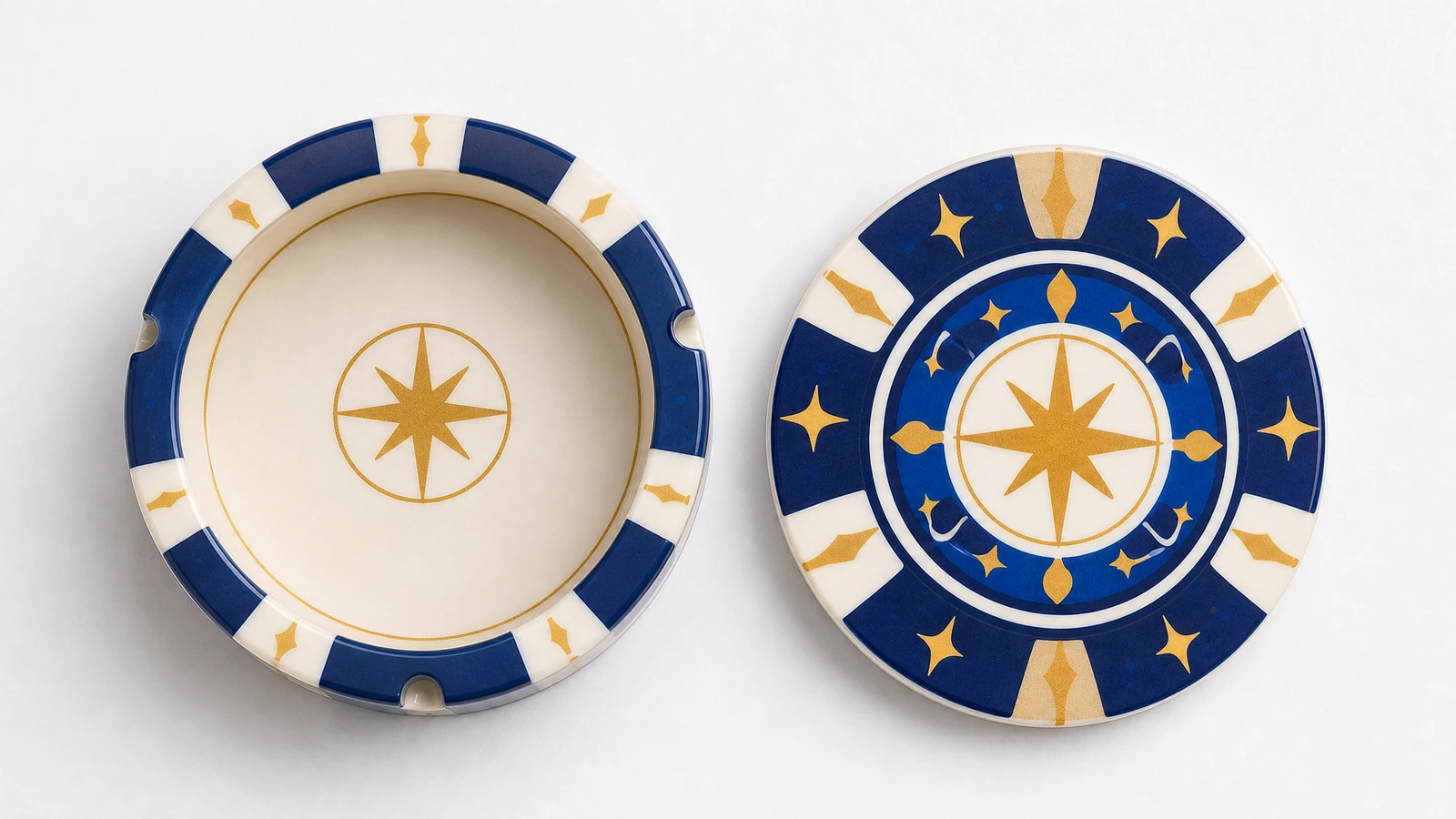 Vassoio incassato rotondo blu, bianco e oro con bordo intaccato accanto a una fiche decorata corrispondente