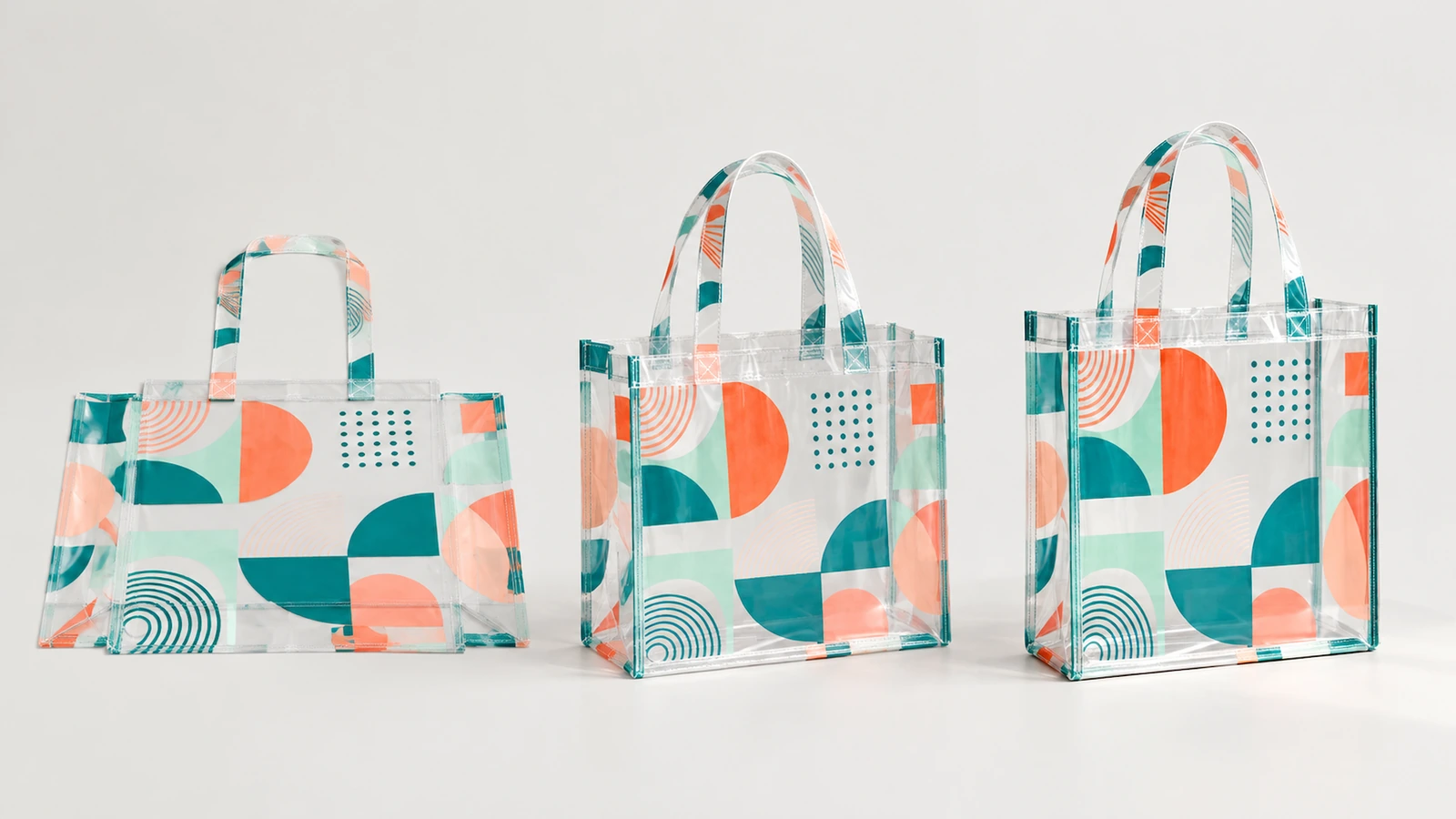 Tre tote bag trasparenti stampate con manici di lunghezza diversa e forme del corpo differenti