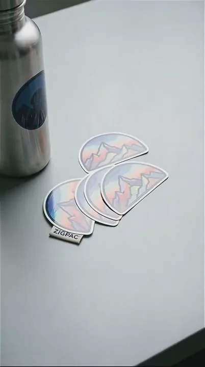 Adesivi in Vinile Fustellati Personalizzati Premium | Impermeabili con Laminazione UV: video breve