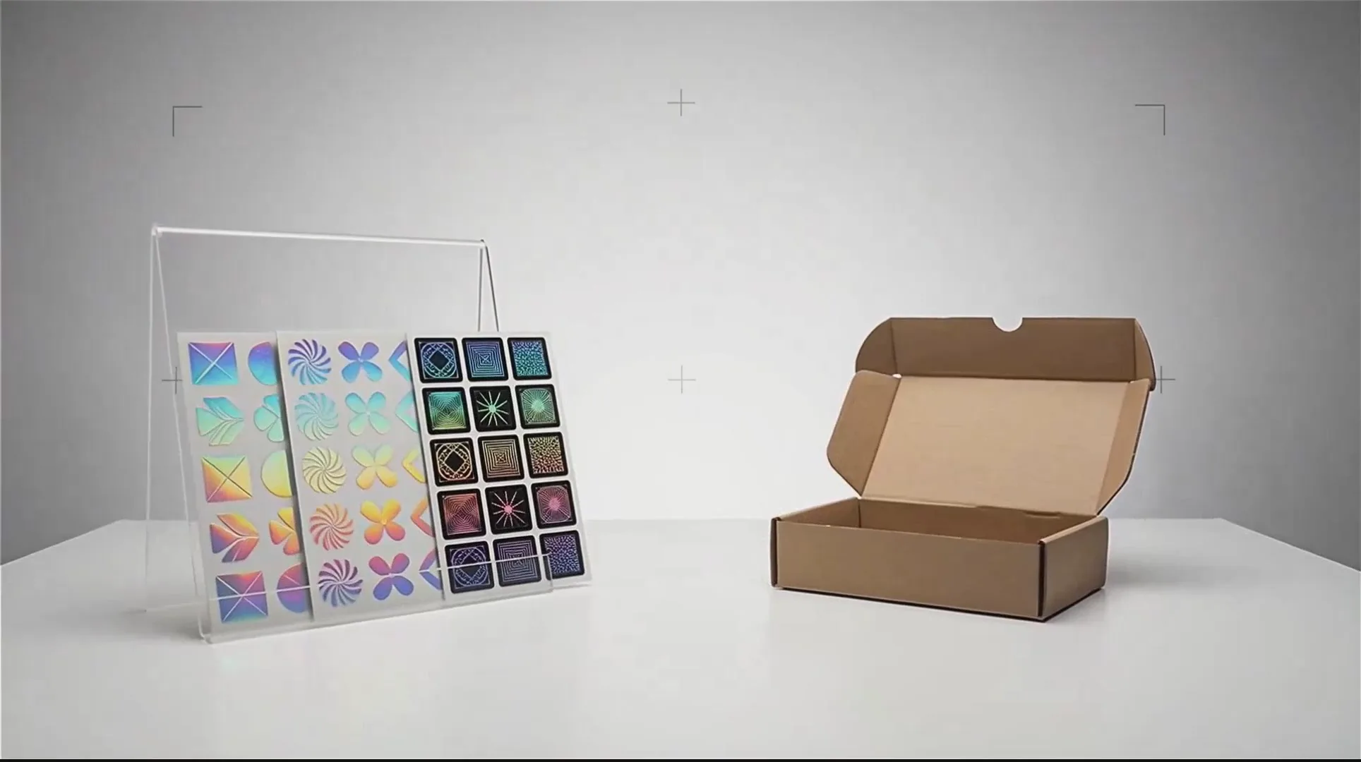 Adesivi Olografici Fustellati Personalizzati - Vinile Resistente Laminato UV: guida video